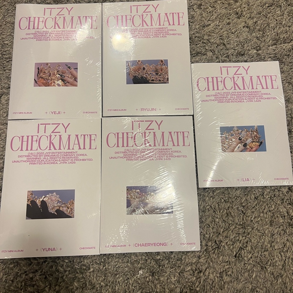 Itzy checkmate album [SEALED] K-POP